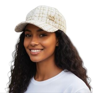 Ballcap In White & Gold